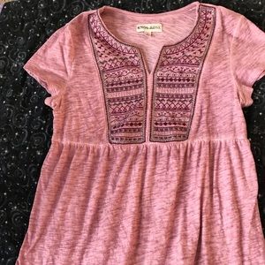 Knox Rose | light pink embroidered tee